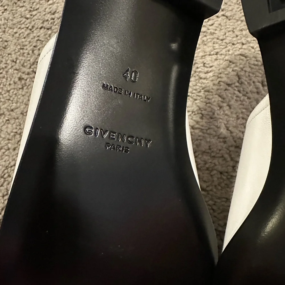 Givenchy White 4G Flat Sandals Sz‎ 40/8.5